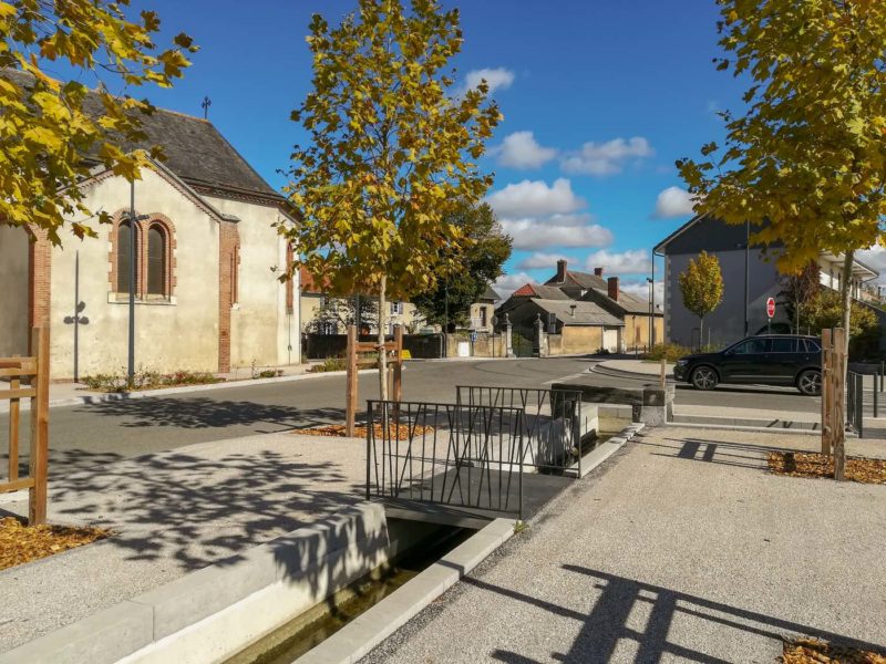 La place terminée, en été