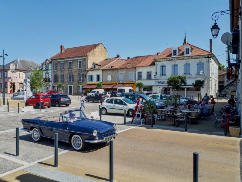 Larges pieds de murs piétons pour les commerces