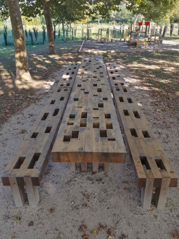 La table de banquet ombrage - mobilier sur mesure (fabrication ESAT)